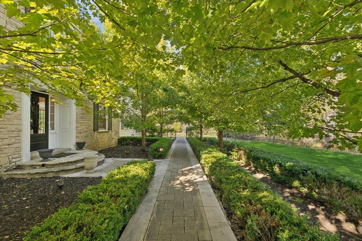 2122 Middlefork Road