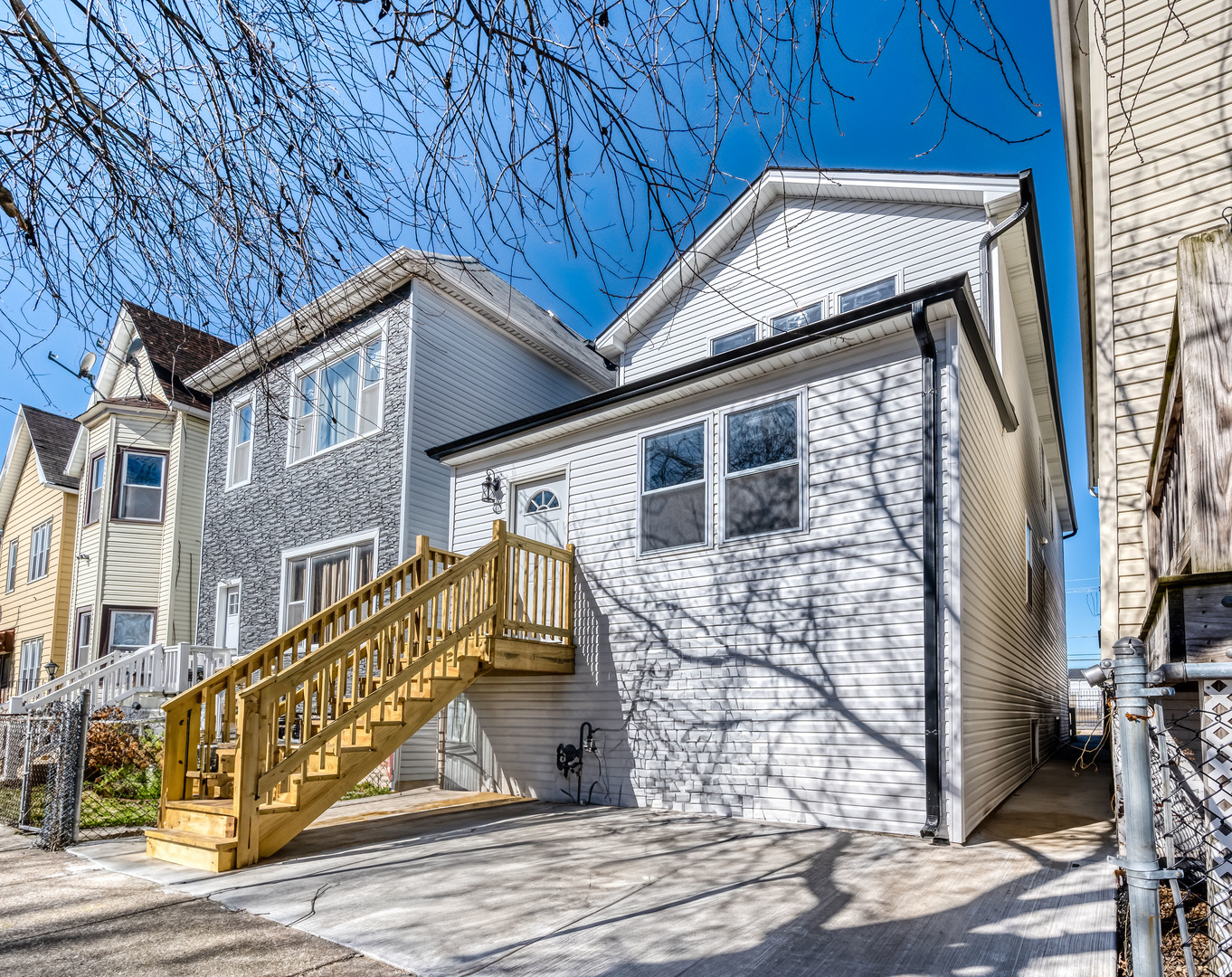 606 W 47th Place