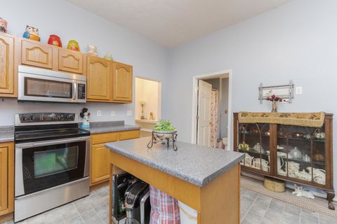 Tiny photo for 110 Lake Street, Bloomington, IL 61701 (MLS # 12520709)