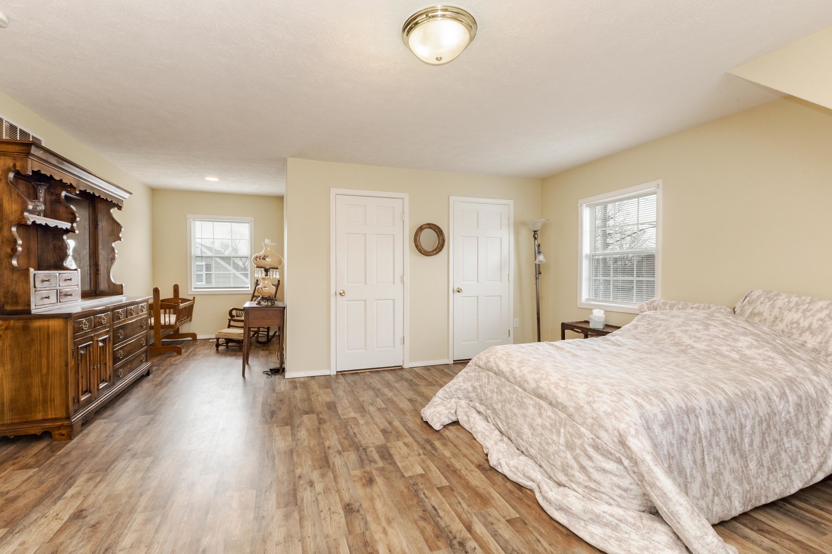 Bloomington, Illinois 61701, United States, 3 Bedrooms Bedrooms, ,2 BathroomsBathrooms,Residential,Contingent,245793