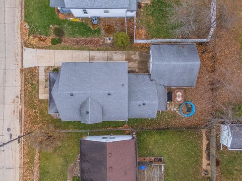 Tiny photo for 110 Lake Street, Bloomington, IL 61701 (MLS # 12520709)