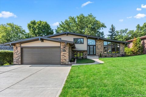 Photo of 9039 Windsor Drive, Palos Hills, IL 60465 (MLS # 12711227)