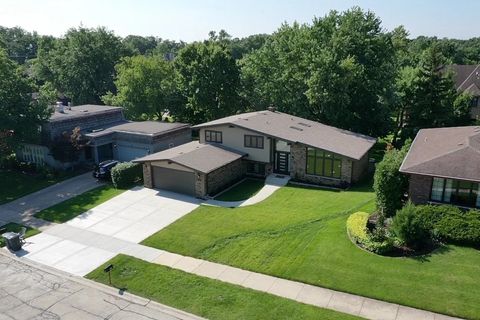 Tiny photo for 9039 Windsor Drive, Palos Hills, IL 60465 (MLS # 12711227)
