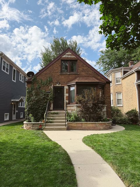 Photo of 4921 W Catalpa Avenue, Chicago, IL 60630 (MLS # 12706847)