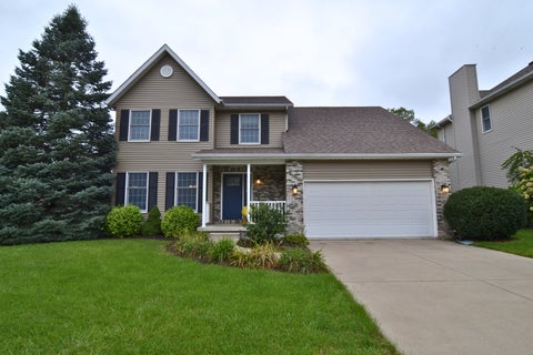 Photo of 2062 Plum Tree Road, Bettendorf, IA 52722 (MLS # 12767001)