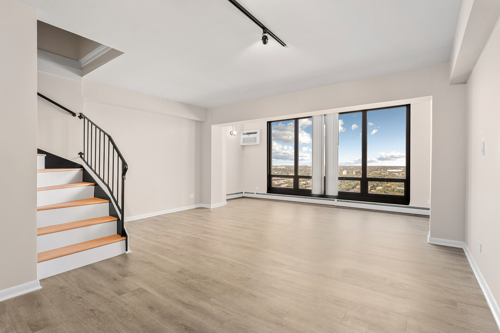 6166 N Sheridan Road 28A