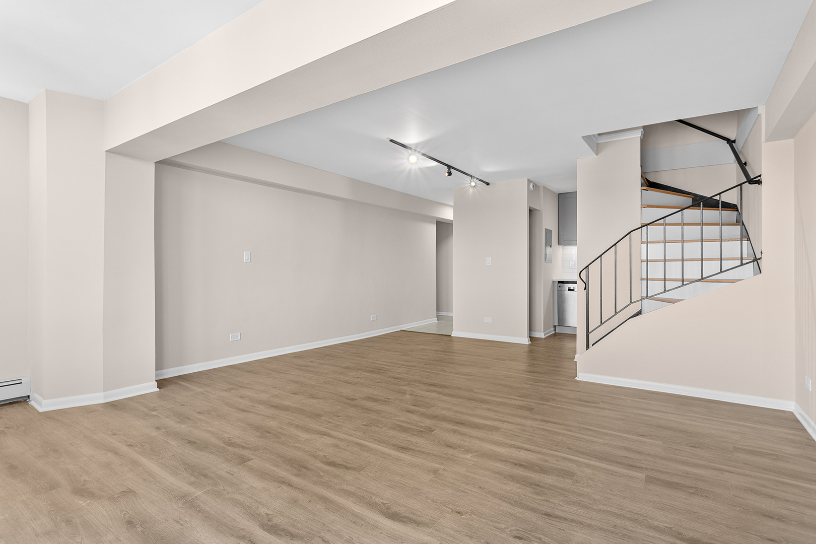 6166 N Sheridan Road 28A