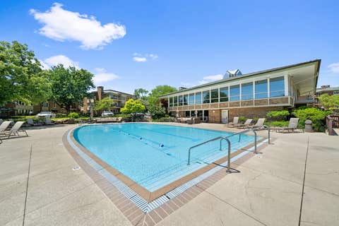 Tiny photo for 5 Oak Brook Club Drive #P1N, Oak Brook, IL 60523 (MLS # 12708461)