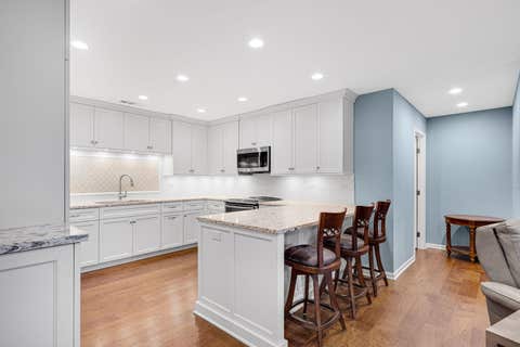 Tiny photo for 5 Oak Brook Club Drive #P1N, Oak Brook, IL 60523 (MLS # 12708461)