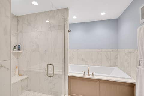 Tiny photo for 5 Oak Brook Club Drive #P1N, Oak Brook, IL 60523 (MLS # 12708461)