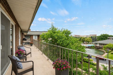 Tiny photo for 5 Oak Brook Club Drive #P1N, Oak Brook, IL 60523 (MLS # 12708461)