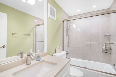 Tiny photo for 5 Oak Brook Club Drive #P1N, Oak Brook, IL 60523 (MLS # 12708461)