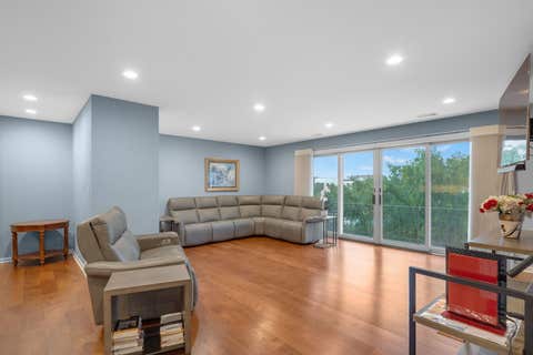 Tiny photo for 5 Oak Brook Club Drive #P1N, Oak Brook, IL 60523 (MLS # 12708461)