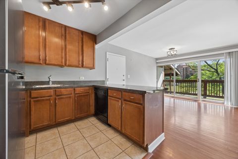 Tiny photo for 5852 Forest View Road #F, Lisle, IL 60532 (MLS # 12660496)