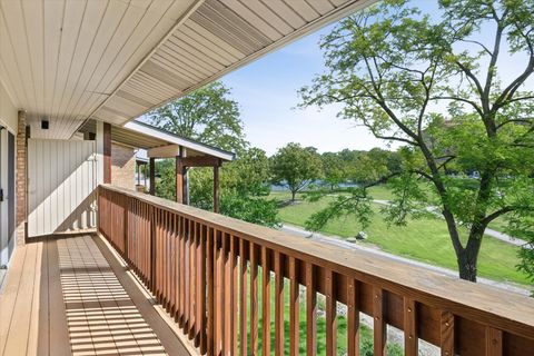 Tiny photo for 5852 Forest View Road #F, Lisle, IL 60532 (MLS # 12660496)