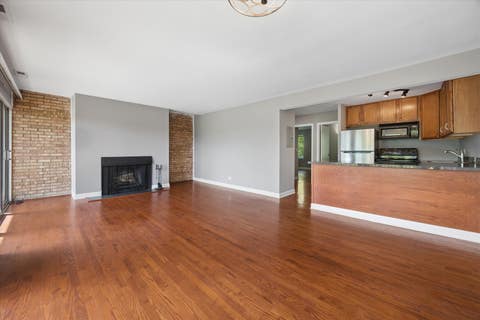 Tiny photo for 5852 Forest View Road #F, Lisle, IL 60532 (MLS # 12660496)