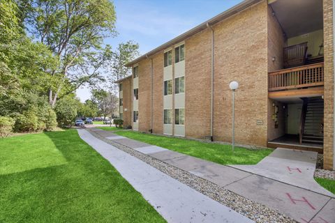 Tiny photo for 5852 Forest View Road #F, Lisle, IL 60532 (MLS # 12660496)
