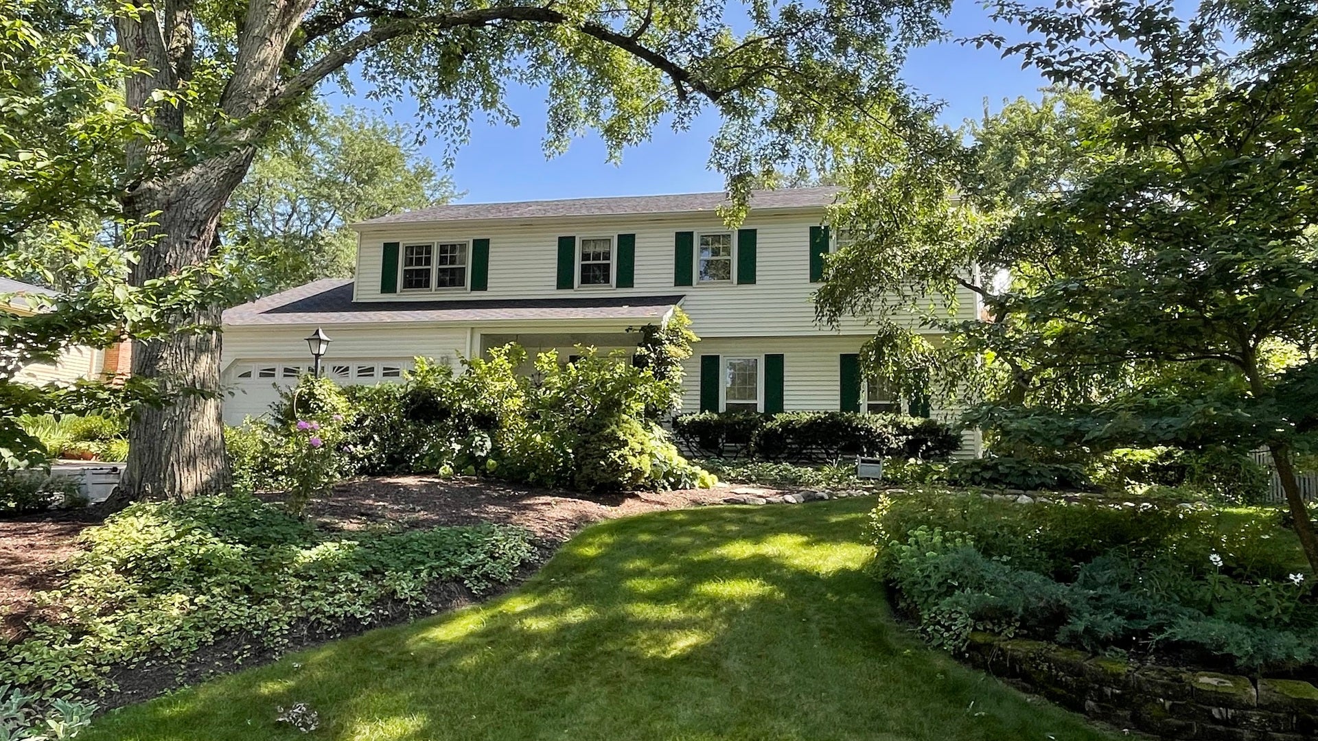 27W215 Oakwood Street