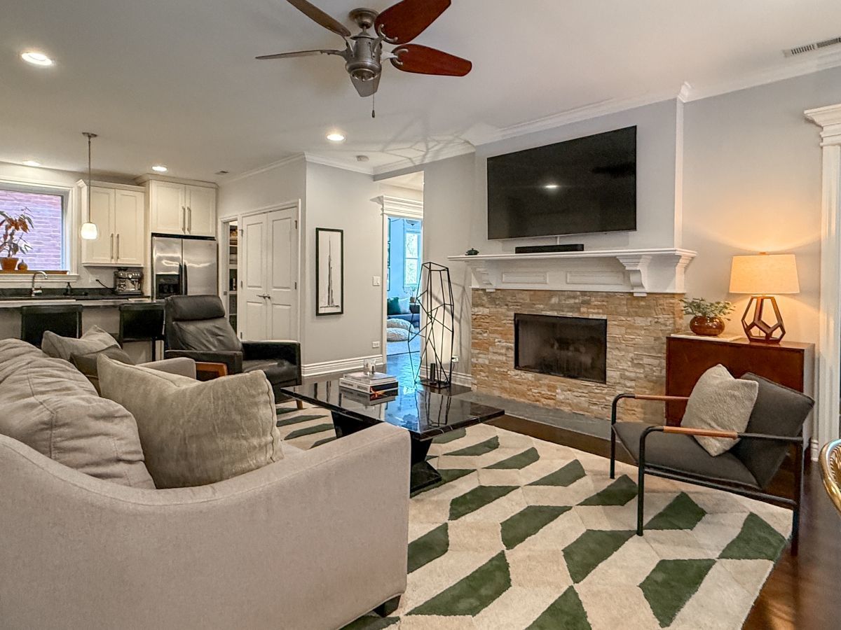 927 W AGATITE Avenue 2N