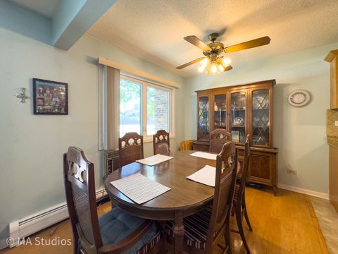 Tiny photo for 2632 N Windsor Drive #104, Arlington Heights, IL 60004 (MLS # 12482871)