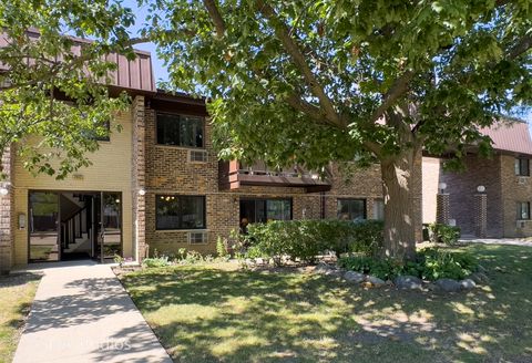 Tiny photo for 2632 N Windsor Drive #104, Arlington Heights, IL 60004 (MLS # 12482871)