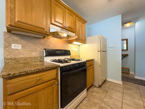 Tiny photo for 2632 N Windsor Drive #104, Arlington Heights, IL 60004 (MLS # 12482871)