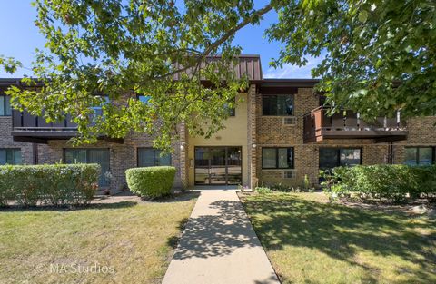 Photo of 2632 N Windsor Drive #104, Arlington Heights, IL 60004 (MLS # 12482871)