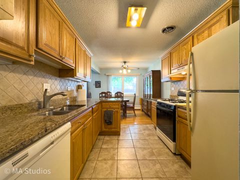 Tiny photo for 2632 N Windsor Drive #104, Arlington Heights, IL 60004 (MLS # 12482871)