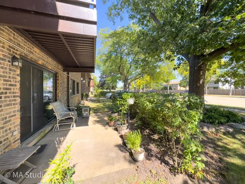 Tiny photo for 2632 N Windsor Drive #104, Arlington Heights, IL 60004 (MLS # 12482871)