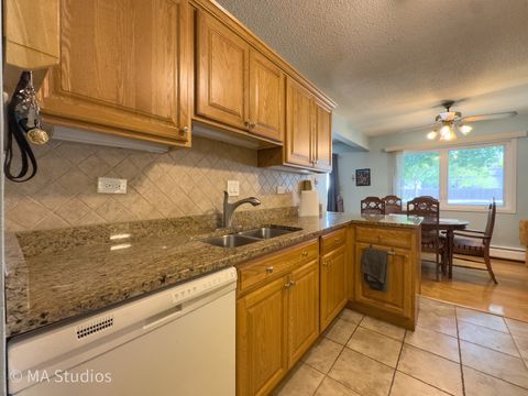 Tiny photo for 2632 N Windsor Drive #104, Arlington Heights, IL 60004 (MLS # 12482871)