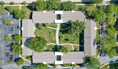 Tiny photo for 2632 N Windsor Drive #104, Arlington Heights, IL 60004 (MLS # 12482871)