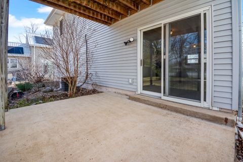 Tiny photo for 712 E Lincoln Street, Bloomington, IL 61701 (MLS # 12596535)