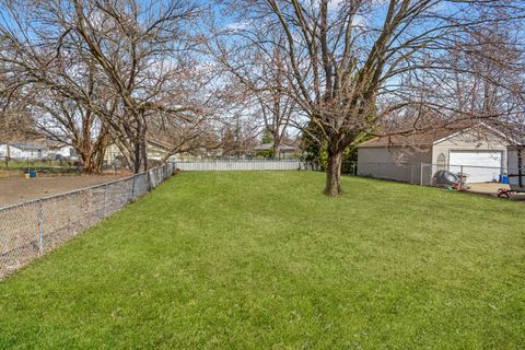 Tiny photo for 712 E Lincoln Street, Bloomington, IL 61701 (MLS # 12596535)