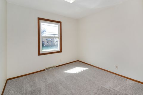 Tiny photo for 712 E Lincoln Street, Bloomington, IL 61701 (MLS # 12596535)