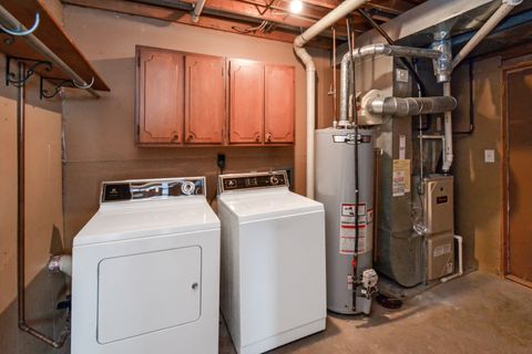 Tiny photo for 712 E Lincoln Street, Bloomington, IL 61701 (MLS # 12596535)