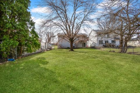 Tiny photo for 712 E Lincoln Street, Bloomington, IL 61701 (MLS # 12596535)