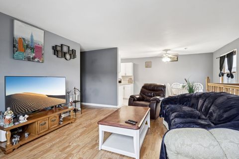 Tiny photo for 408 Farmingdale Circle #408, Vernon Hills, IL 60061 (MLS # 12532037)