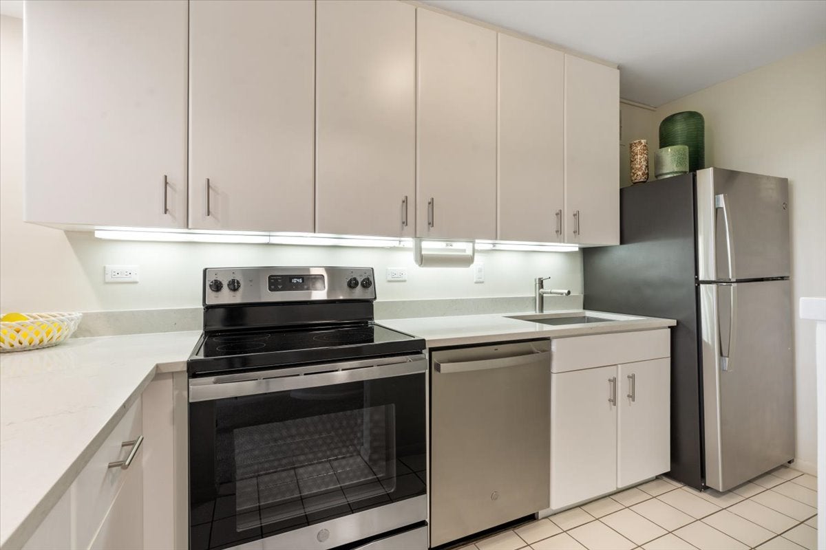 505 N Lake Shore Drive 616-617