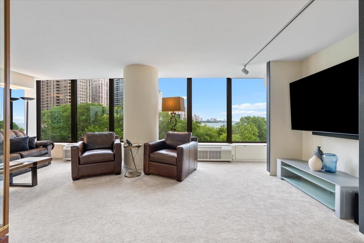 505 N Lake Shore Drive 616-617