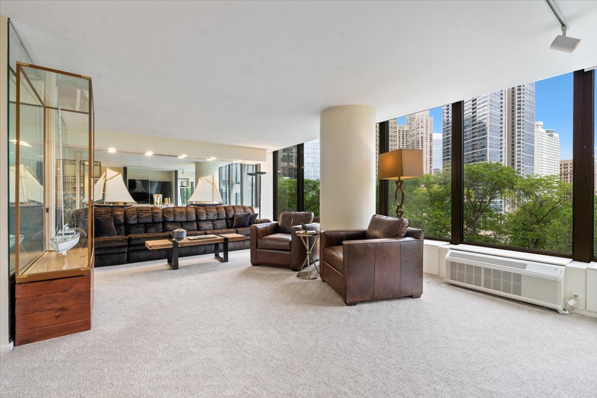 505 N Lake Shore Drive 616-617
