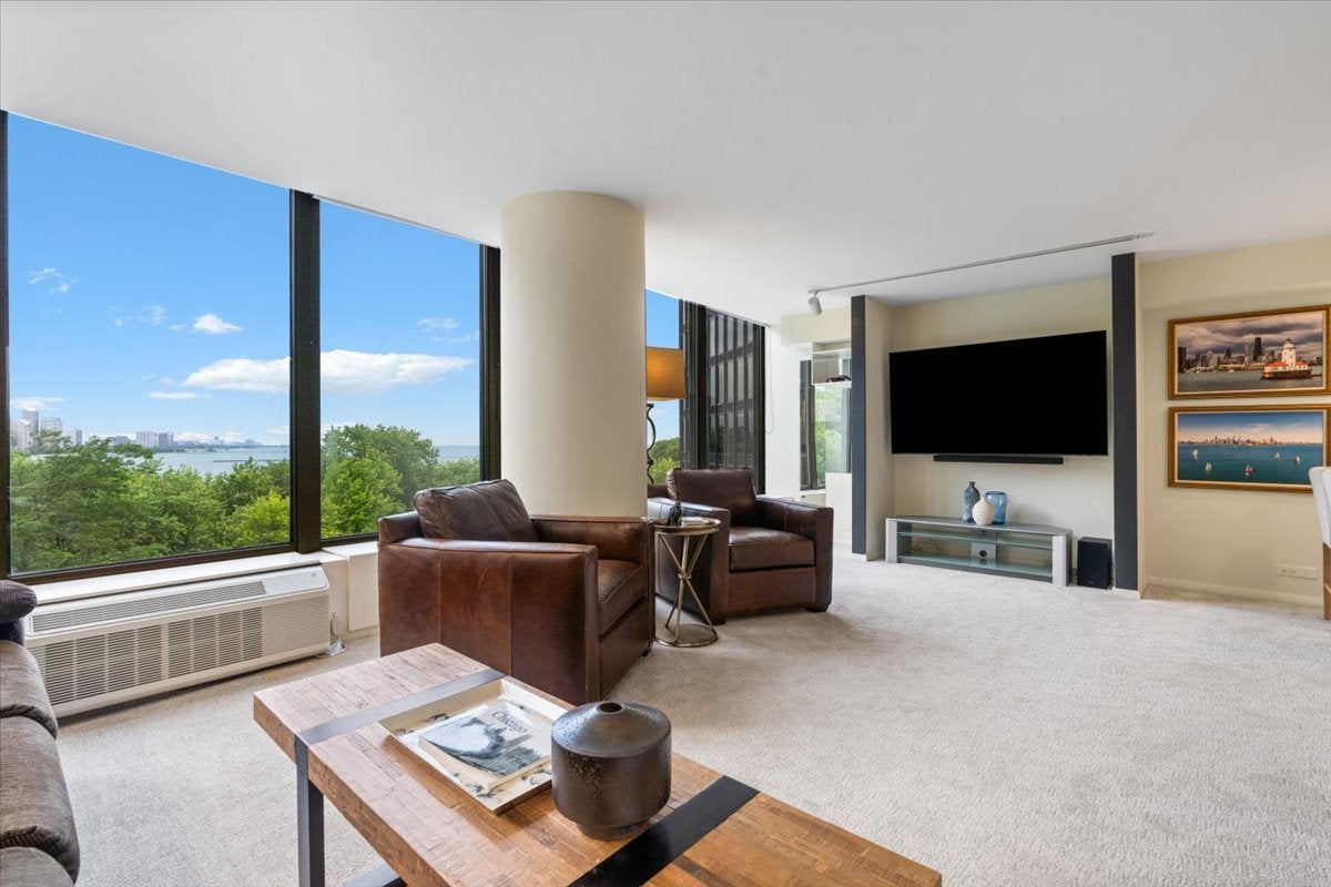 505 N Lake Shore Drive 616-617