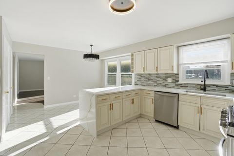 Tiny photo for 503 Roosevelt Drive, Libertyville, IL 60048 (MLS # 12530282)