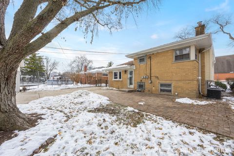 Tiny photo for 591 S Grace Street, Lombard, IL 60148 (MLS # 12528778)