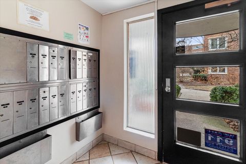 Tiny photo for 1960 W Hood Avenue #2C, Chicago, IL 60660 (MLS # 12528395)