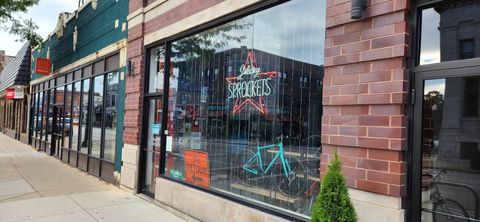 5434 N Clark Street Chicago IL 60640