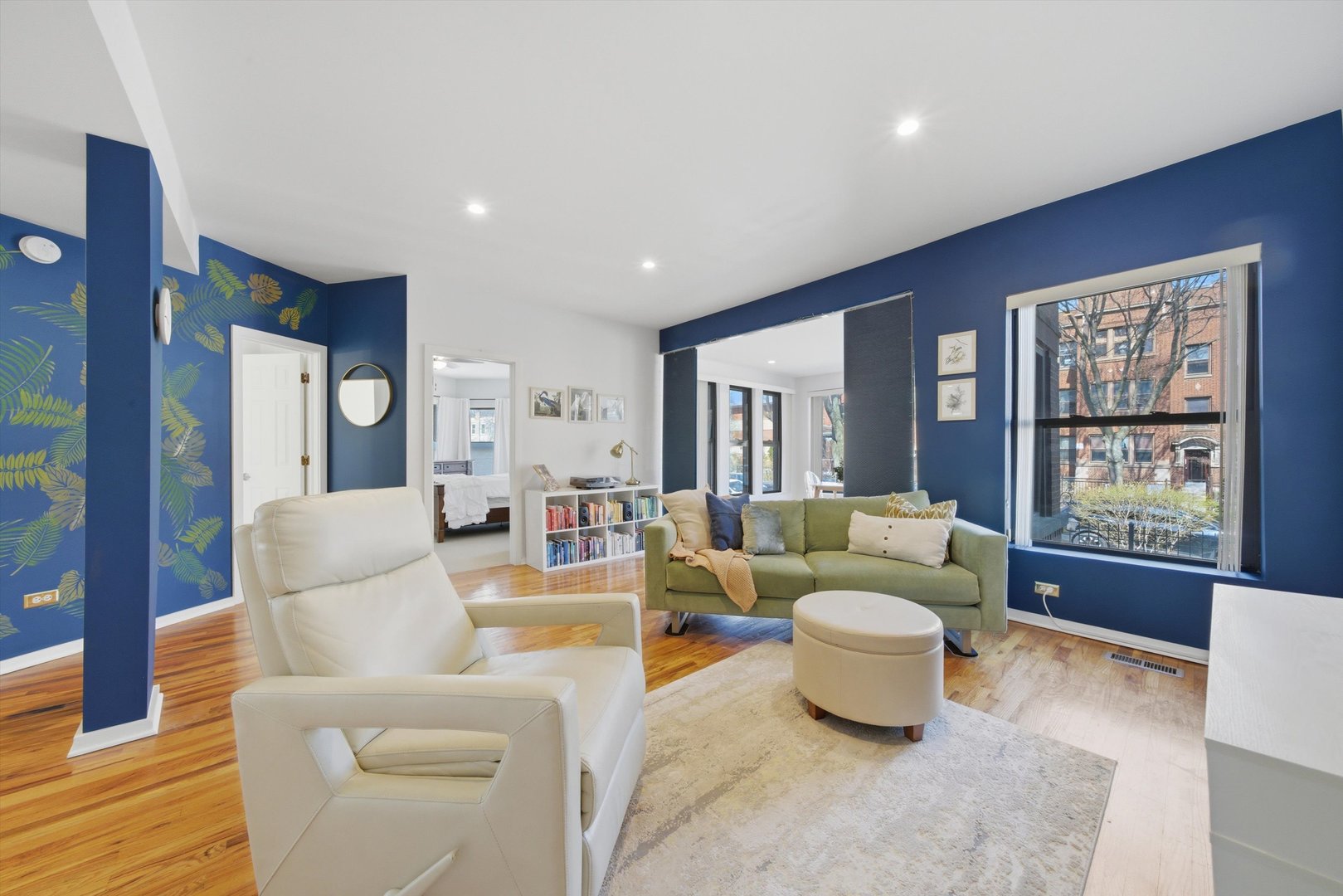 2737 W Leland Avenue 1W