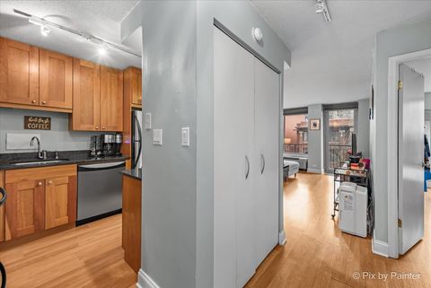Tiny photo for 450 W Briar Place #3H, Chicago, IL 60657 (MLS # 12587317)