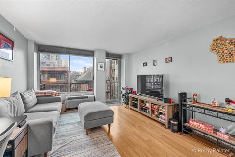 Tiny photo for 450 W Briar Place #3H, Chicago, IL 60657 (MLS # 12587317)