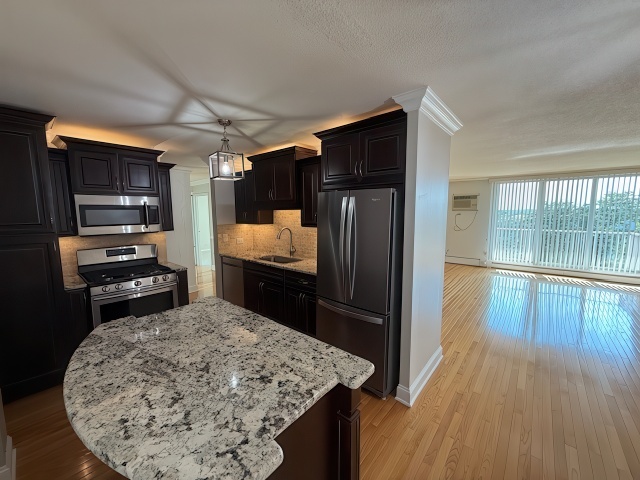 2211 S Highland Avenue 5C