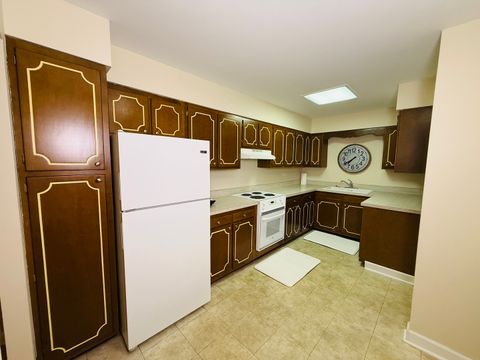 Tiny photo for 4250 Saratoga Avenue #L305, Downers Grove, IL 60515 (MLS # 12443402)